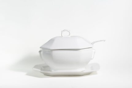 Blanco sopera con cuchara